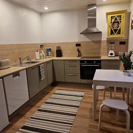 Huumoriharju شاليه Karkkila